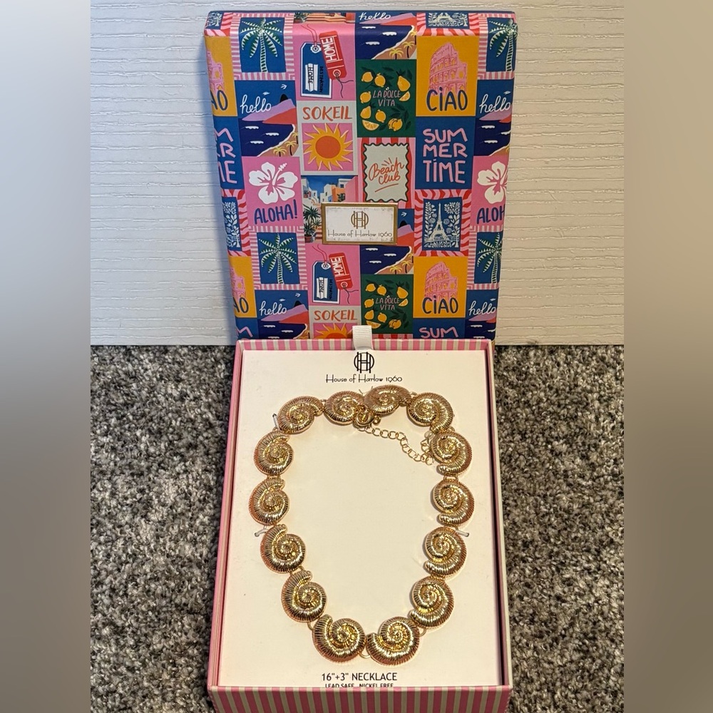 House of Harlow 1960 Gold shell Necklace